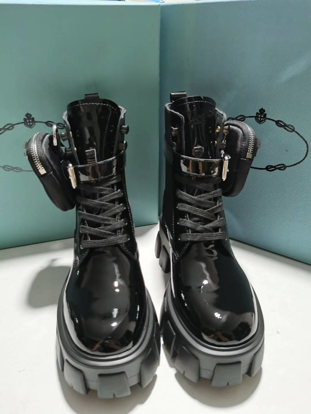 

With package boots black lace-up 2020 new pocket muffin ankle boot wallet platform boot trend fashion, White