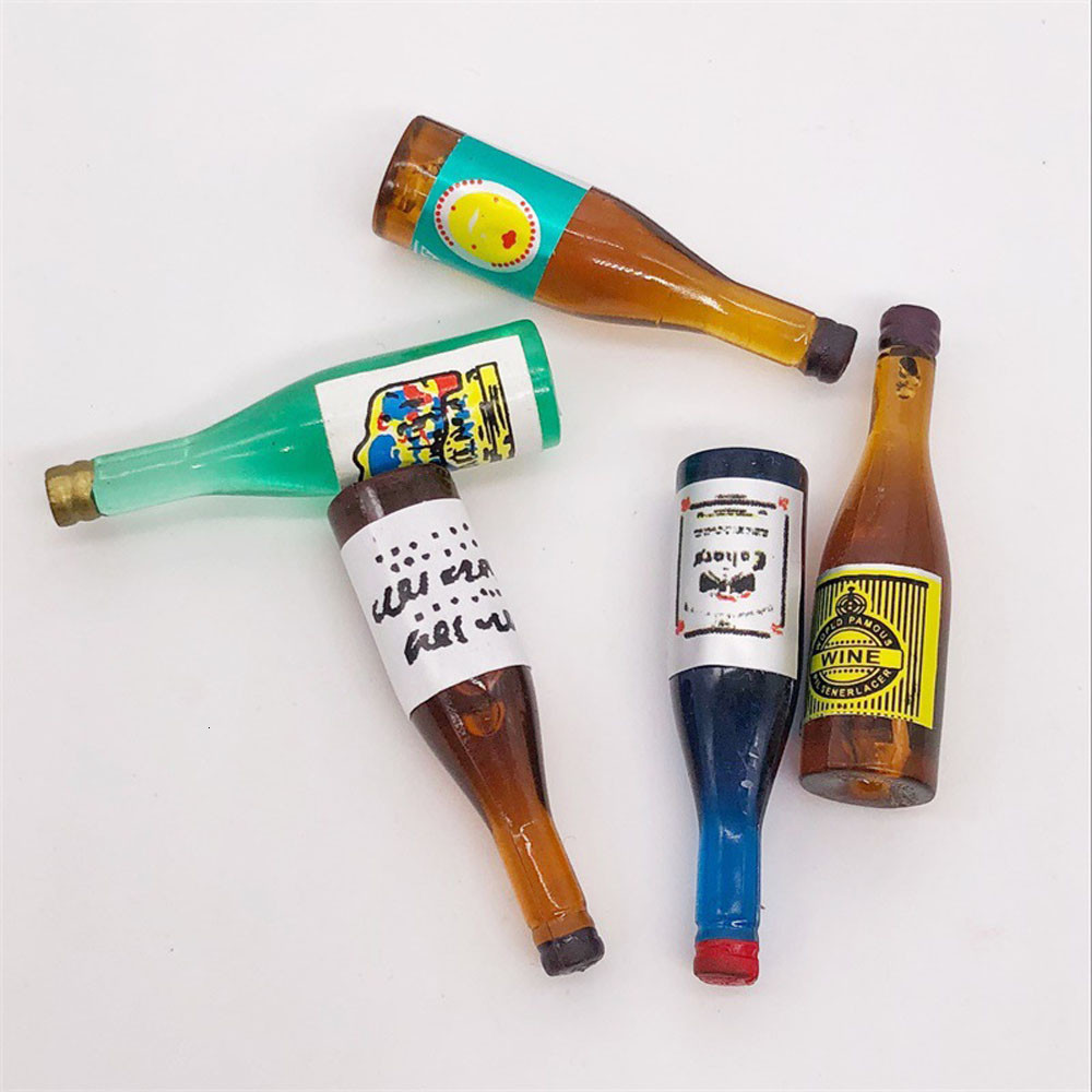 muñecas con botellas de vidrio