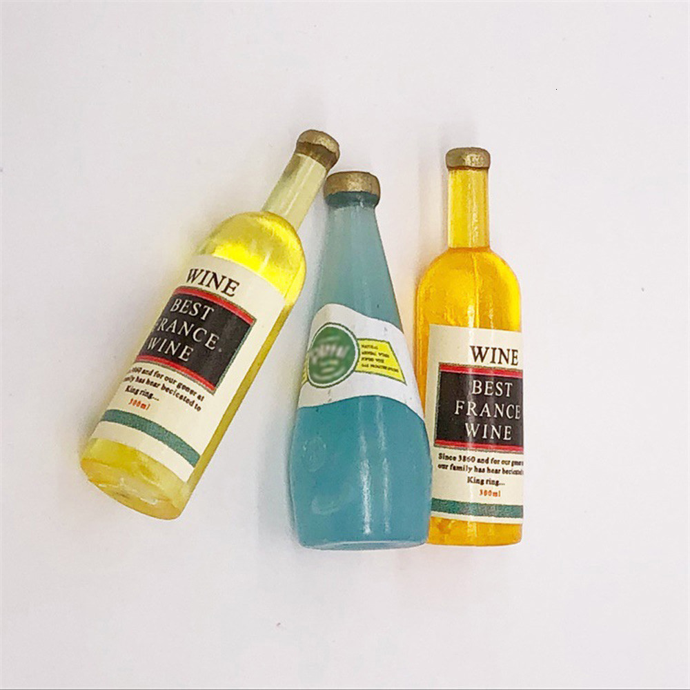 muñecas con botellas de vidrio
