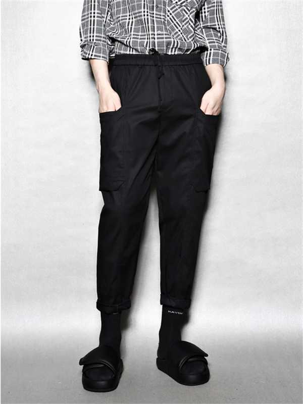 

Hong Kong style men' original multi-pocket simple overalls dark black tapered feet cropped trousers