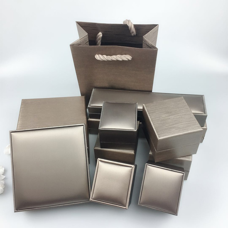 

Luxurious bracelet box, necklace box, jewelry box original packaging, warranty card certificate flannel bag handbag, gift box wholesale