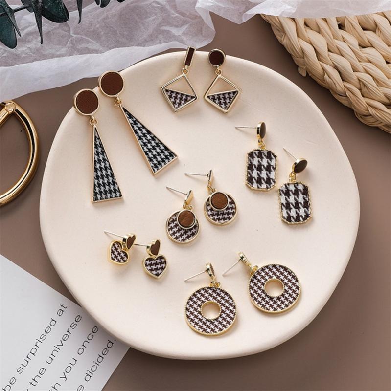 

HHSPPF XY 2020 Fashion Geometric Cute Asymmetric Houndstooth Small Earrings Autumn and Winter Fabric Sweet Women Jewelry Gift