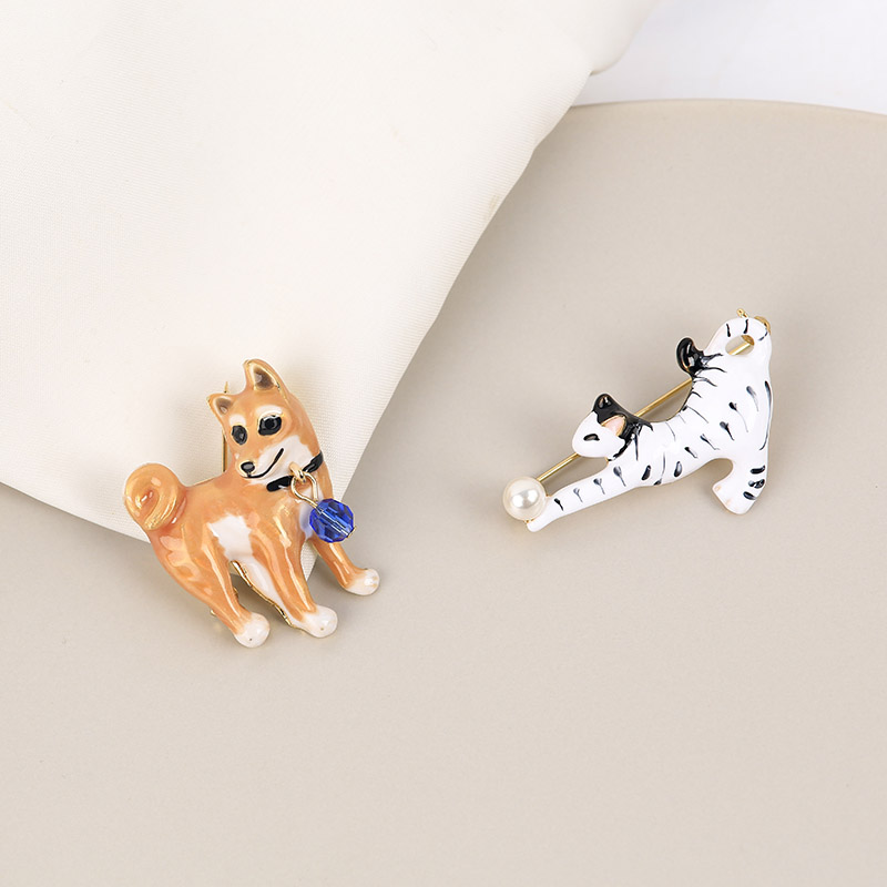 

2020 New Fashion Cute Stereoscopic Enamel Animal Cat Dog Brooch Personality Gift Party Classic Popular Brooch For Women Jewelry
