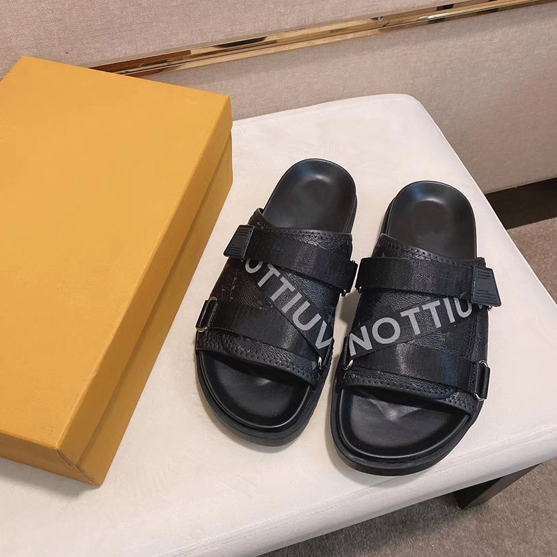 

2020 NEW Men Designer Flip Flops Sandals Designer Slides Summer Fashion Top Quality Luxury Flat Sandals Slippers, Black