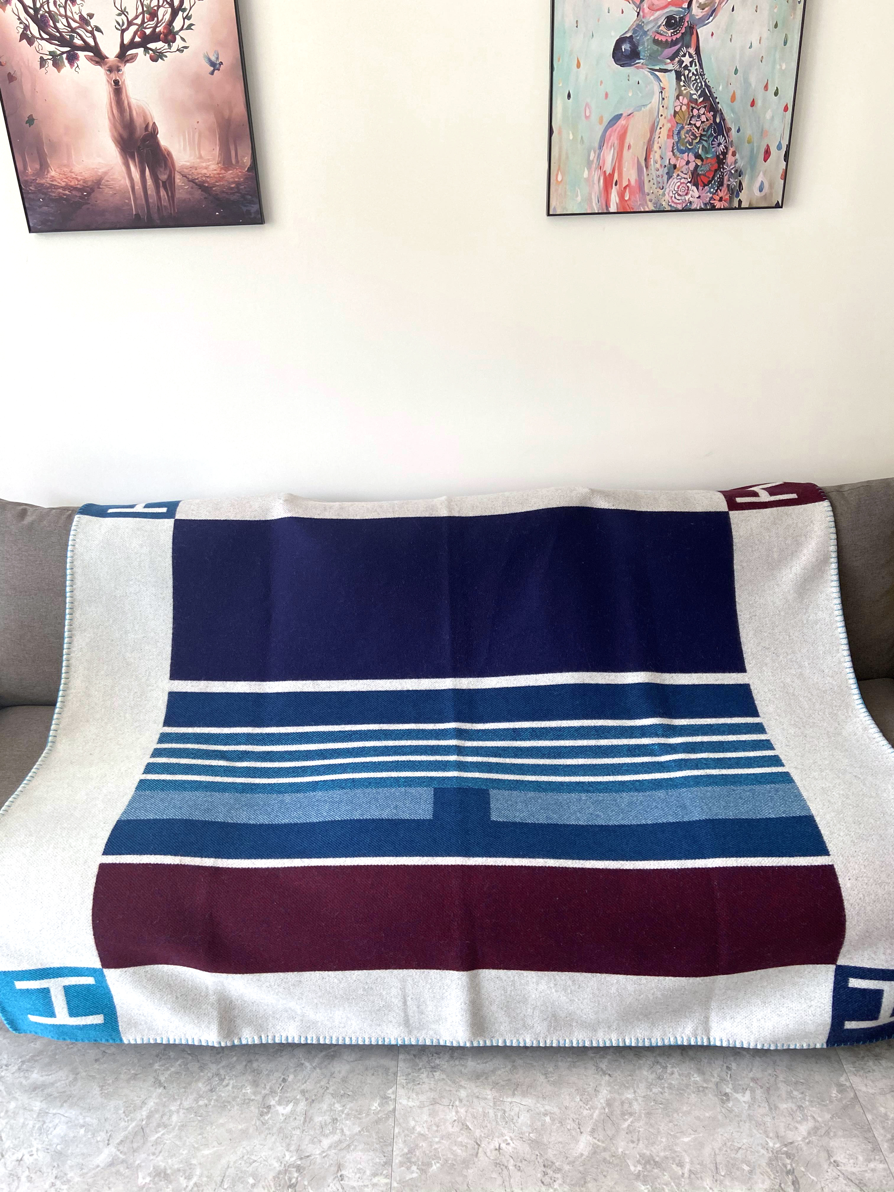 

Luxury Signage H cashmere and wool blended thicken weight 1.5kg warm blanket size 135 * 170cm for indoor outdoor and travel