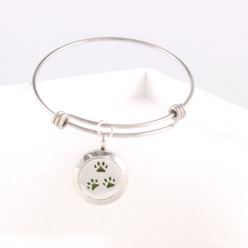

Footprint Pattern 316l Stainless Steel Screw Essential Oil Diffuser Bracelet Perfume Essential Oil Locket Expandable Bangle