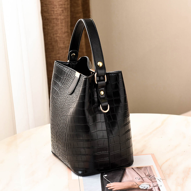 

2020 New Womens Bag New Simple Fashion Korean Bucket Womens Bag Portable Shoulder Bag Fashion All-match Factory Wholesale, Burgundy