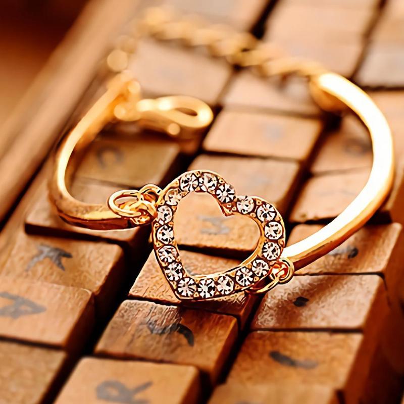 

Fashion Women Hollow Love Heart Rhinestone Charm Chain Bracelet Bangle Jewelry