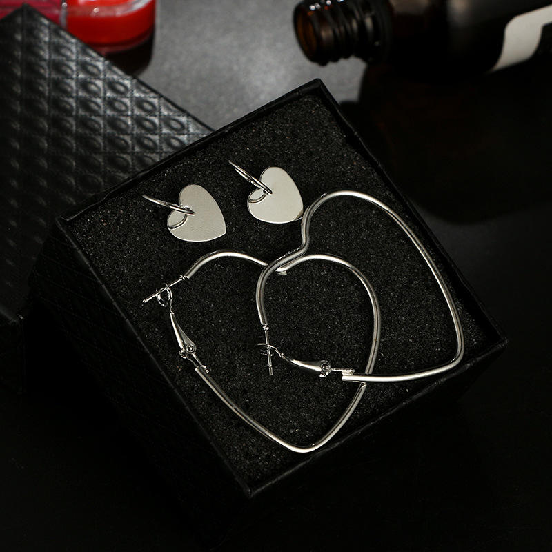 

Women Geometric Leverback Earring Metal Alloy Earring Heart-Shaped Love Earrings Ladies Costume Jewellery Cute Big Earrings