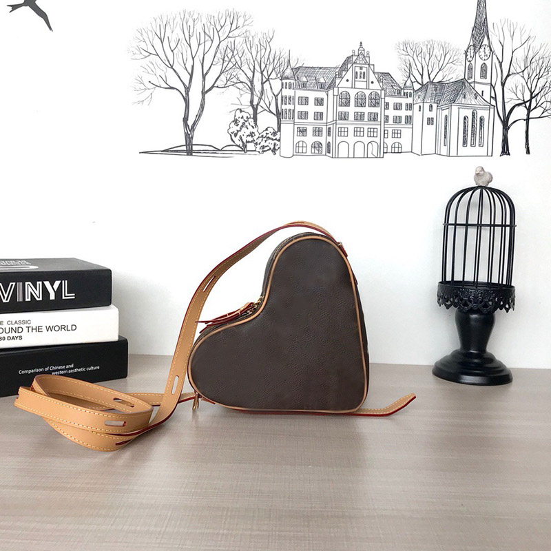 

Top quality women bags Heart-shaped bag designer crossbody bag fashion luxury designer bags Printed shoulder bag With lock, Brown