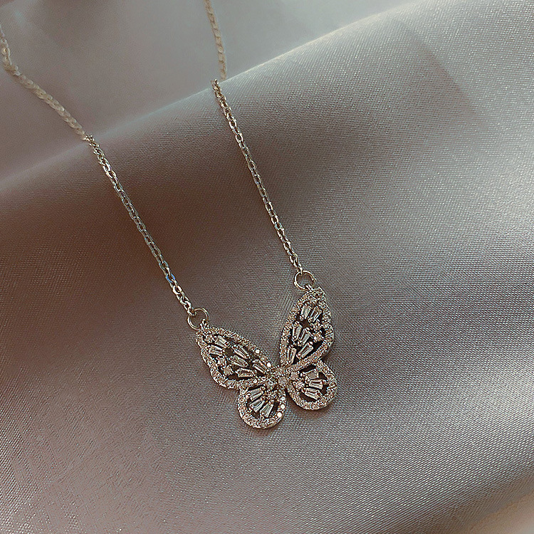 

Boho Female White Crystal Pendant Necklace Charm Silver Color Chain Necklaces For Women Cute Bridal Butterfly Wedding Necklace