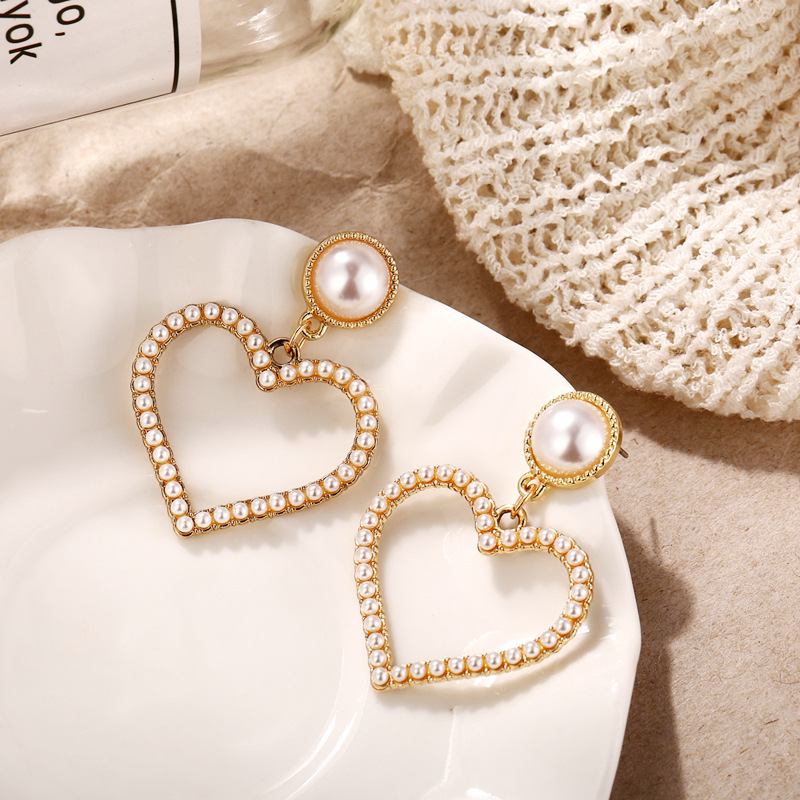 

LUBOV Shining Rhinestone Inlaid Gold Color Metal Heart Frame Dangle Earrings Imitation Pearl Decoration Women Drop Earrings 2020