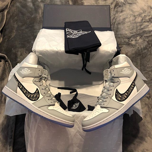 

19SS CÃ²nvÃ¨rsÃ¨ DÃ¬Ã²r Paris Homme KÃWS Kim Jones oblique 03194 for men women new Designer Triple S Sneakers canvas Shoes