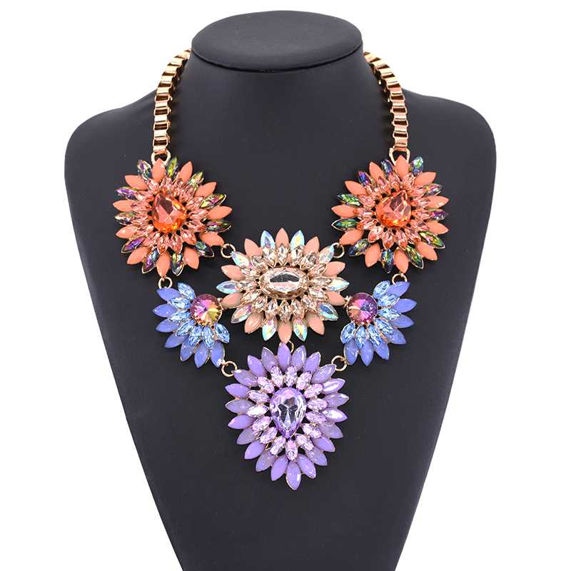 

Crystal Acrylic Flowers Statement Choker Necklace Women Fashion Chunky Big Choker Maxi Ethnic Large Collar Necklaces 2020