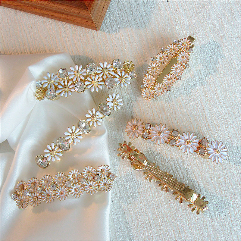 

Spring New Korean Simple Cute Daisy Flower Rhinestone Spring Clip for Sweet Girl Women Fashion Hairpins Hair Accessories