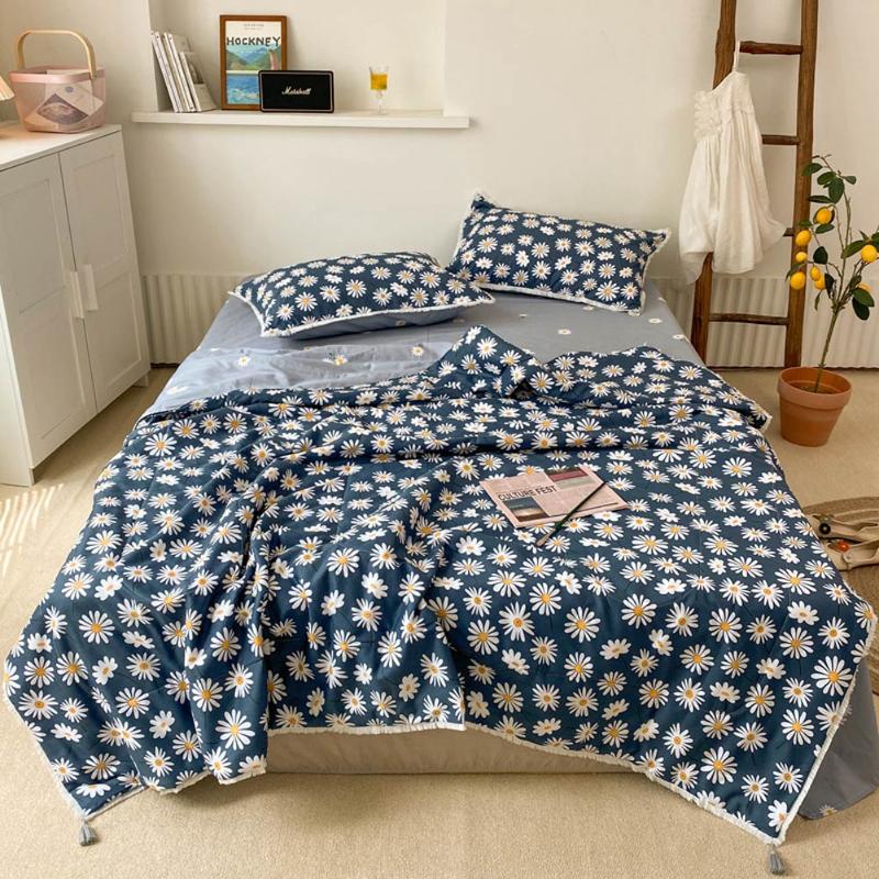 

Svetanya Korean Dark Blue Daisy Flowers Summer Nap Quilt Set Cotton Material Cotton Filler Blanket Bedspread Sheet Pillowcases, 20203386