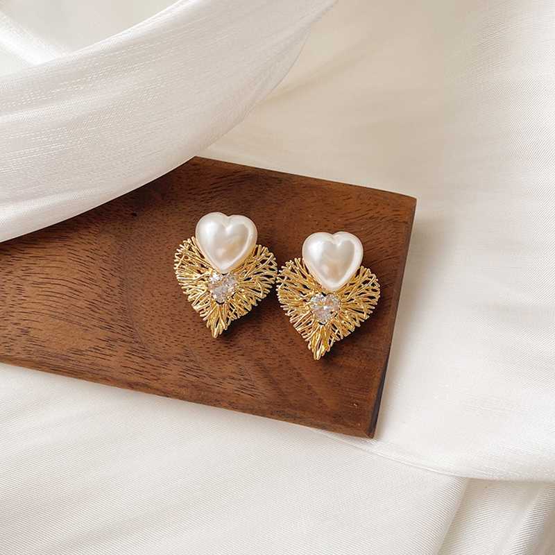 

AENSOA Fashion Women Big Heart Shape Pearl Stud Earrings Elegant Trendy Metal Earrings Exquisite Gold Color Earings Jewelry