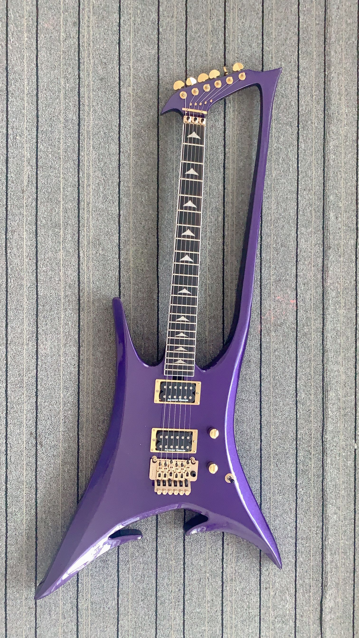 

Rare Custom Abstract Enterprize Guitar NEW Roman Abstract Metallic Purple Neck Through Body Electric guitar Gold Hardware Tremolo Bridge