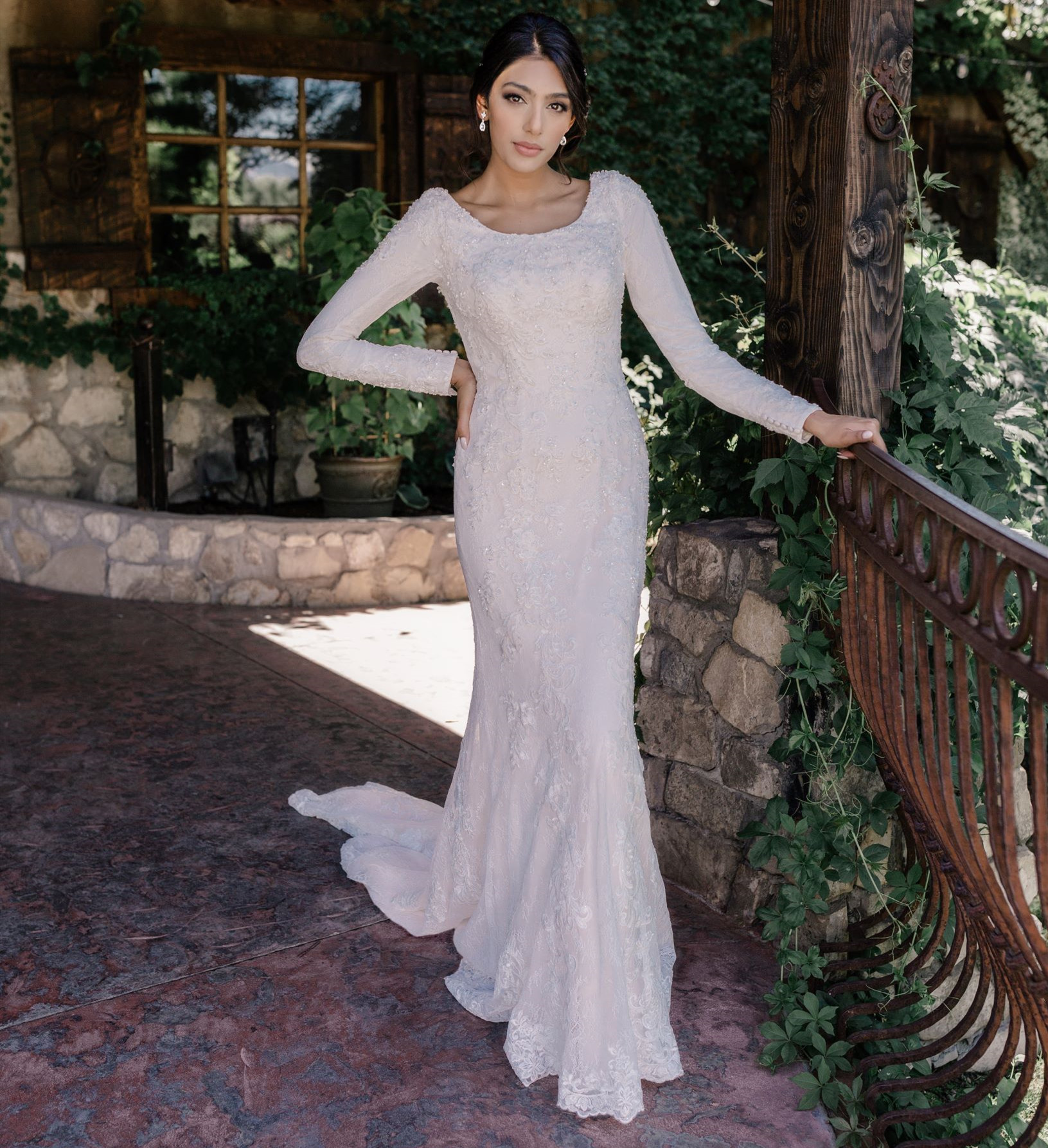 

2020 Beaded Lace Mermaid Modest Wedding Dresses With Long Sleeves Lace Appliques Buttons Back Country Western Wedding Gowns Robe De Novia, Custom made from color chart