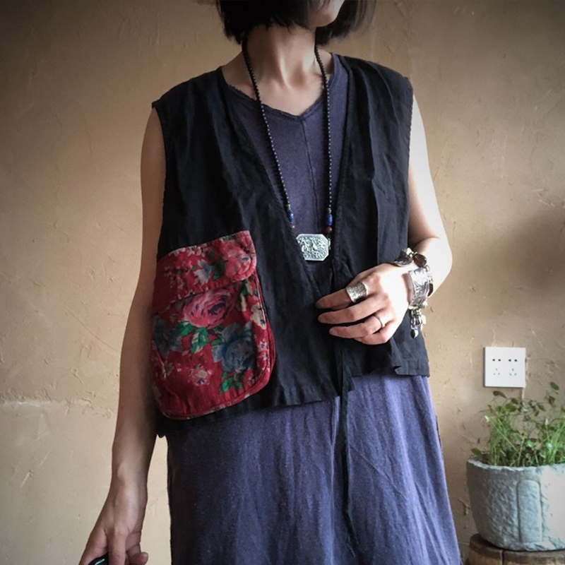 

Johnature Linen Vintage Patchwork Vests 2020 New Autumn Women Thin Breathable Soft Solid V-Neck Belt Print Pockets Black Vests