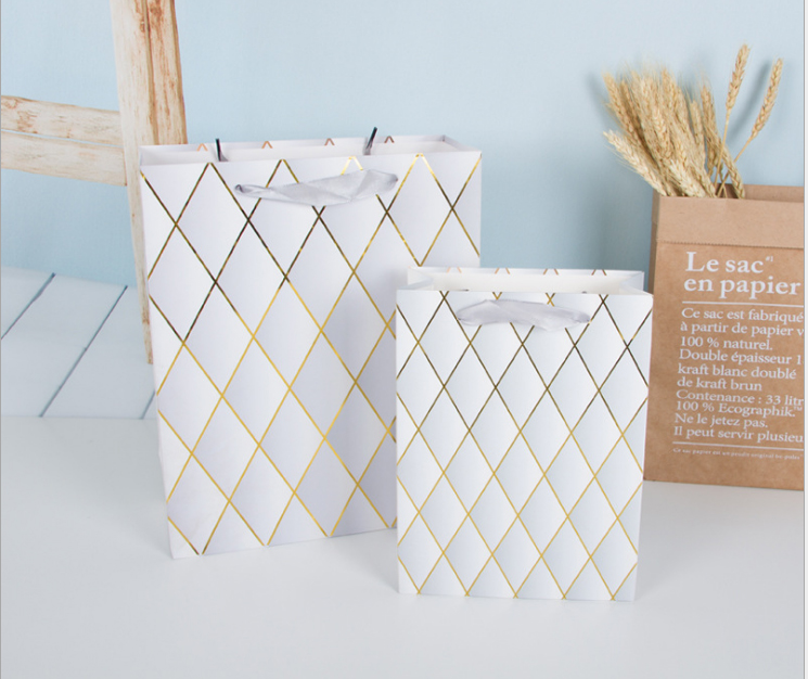 

Bronzing Star Gift Paper Bag, Cothing White bags Party Wedding Day Christmas bags Chocolate Packagin Gift 96pcs/lot