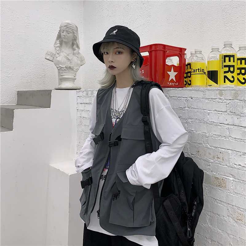 

High quality tooling vest summer Korean version of Harajuku bf wind loose hip hop retro ins men and women couple sleeveless vest, Black