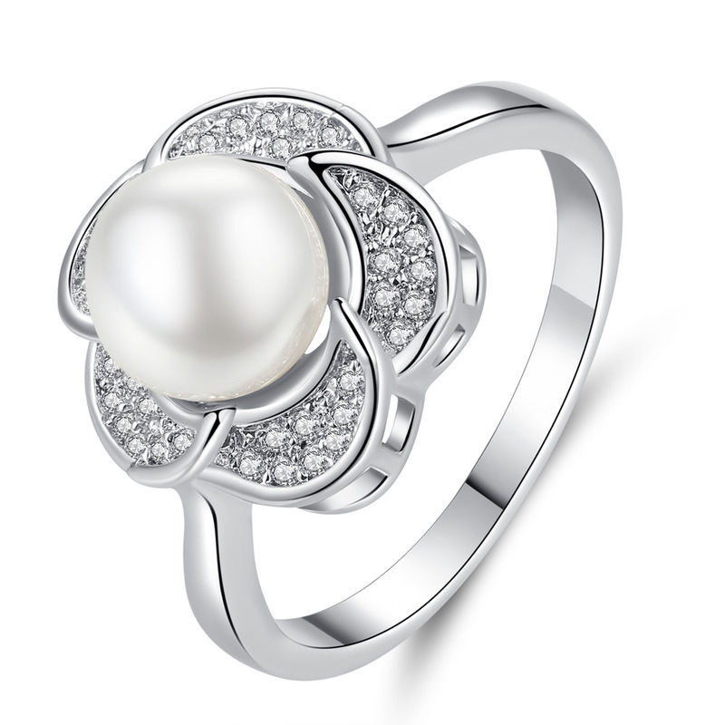 

Fashionable Retro Pearl Ring Simple Creative Petal Inlaid Transparent Zircon Ring Jewelry Valentine's Day Gift Promotion