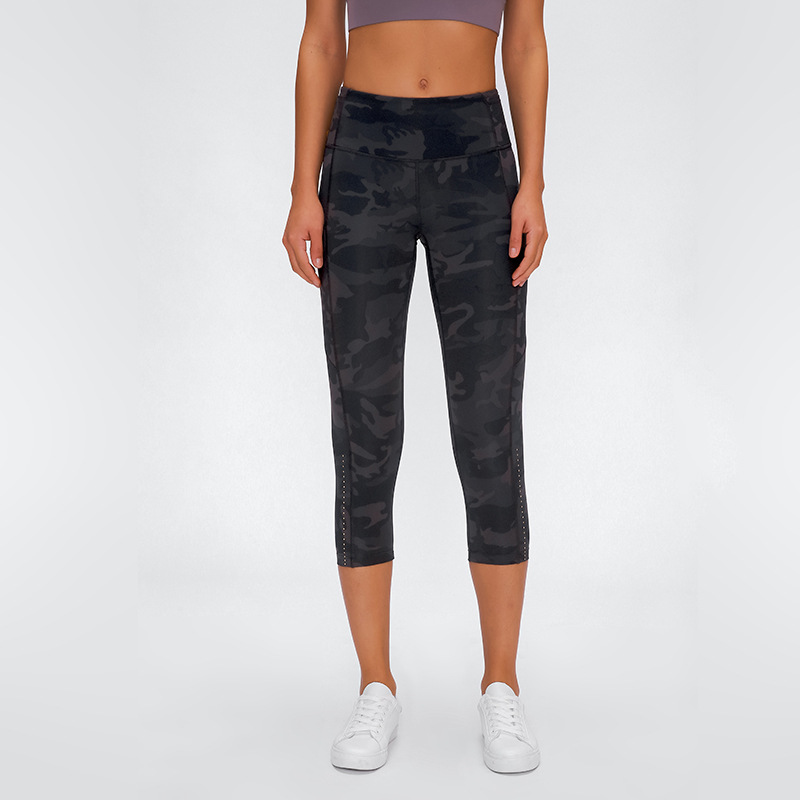 

Naked-feel Fabrics Push Up Yoga Leggings With 4 Side Pockets Capri Pants Women High Waist Black Camo Yoga Leggings Plus Size XL, Moss green