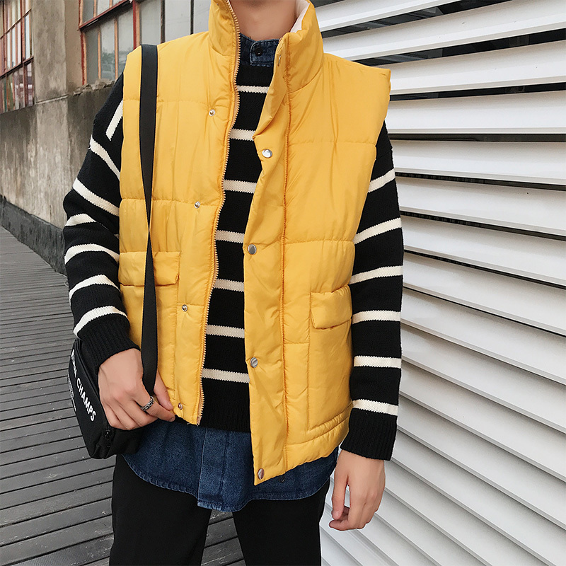 

In autumn and winter, a man with a young man's vest is wearing a Korean version of the fashion vest to keep, Yellow