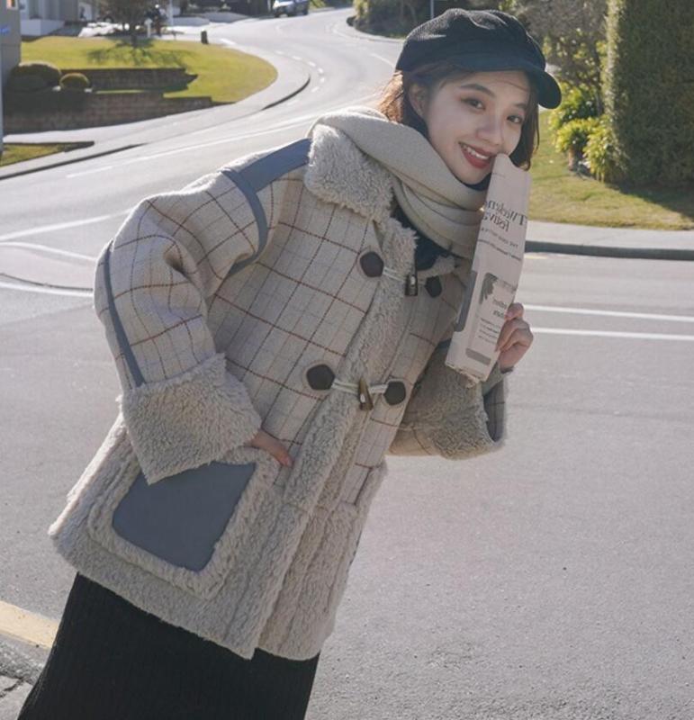 

New autumn winter women's horn buckle lamb's woolen coat women's short thickened lattice stitching small fragrance coat jacket, As photo 1