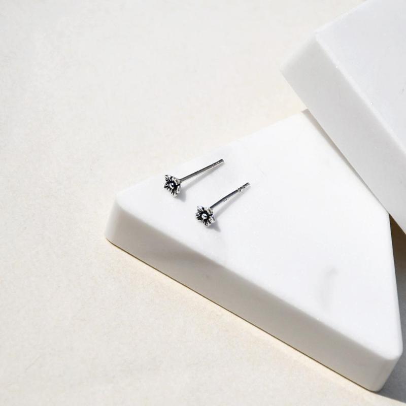 

925 sterling silver earring Stylish simplicity flower daisy stud earring personality trend pretty sweet woman girl ear jewelry