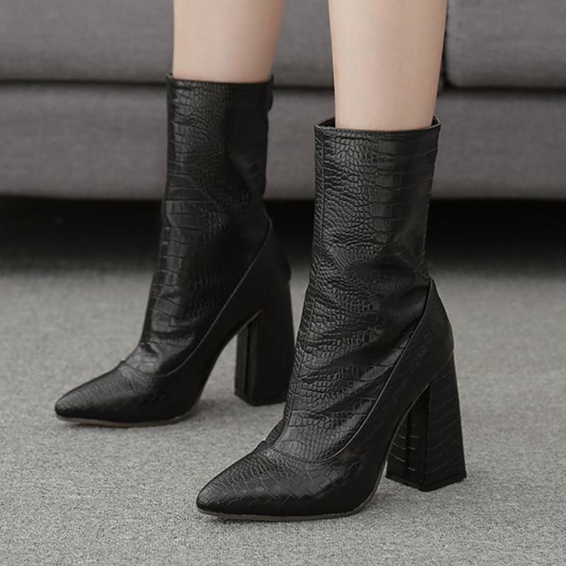 

Snakes Winter Boots Female Shoes Medium Downs Boots Women Warm Ladies Retro Snow Bootie Pointed Rubber Plush Botas Mujer, Black