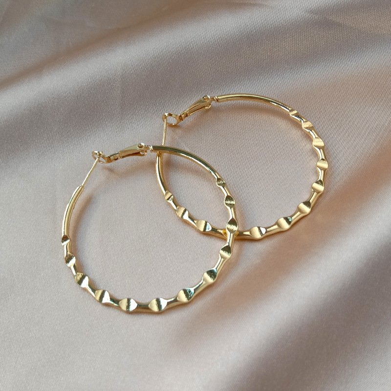 

Hoop & Huggie Exquisite Fashion Gold Large Circle Women's Earrings Jewelry Metal Retro Exaggerated Round Earring Temperament Ladies