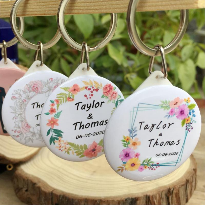 

Personalized name date Keychain with Mirror Custom Wedding Favors And Gifts Wedding Gifts For Guests Souvenirs