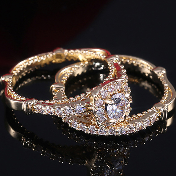 Junerain Brand Factory Wholesale Luxury 2PC Bridal Ring Sets Super Luxury Golden Color Micro Paved Solitaire Engagement Rings for Girl-image-565991668
