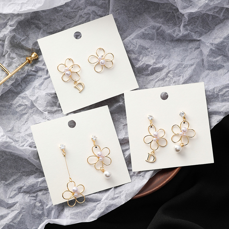 

2020 New Korean Metal Imitated Pearl Rhinestone Earrings Hollow Flower Drop Earrings for Girl Women Fashion Jewelry Accessories