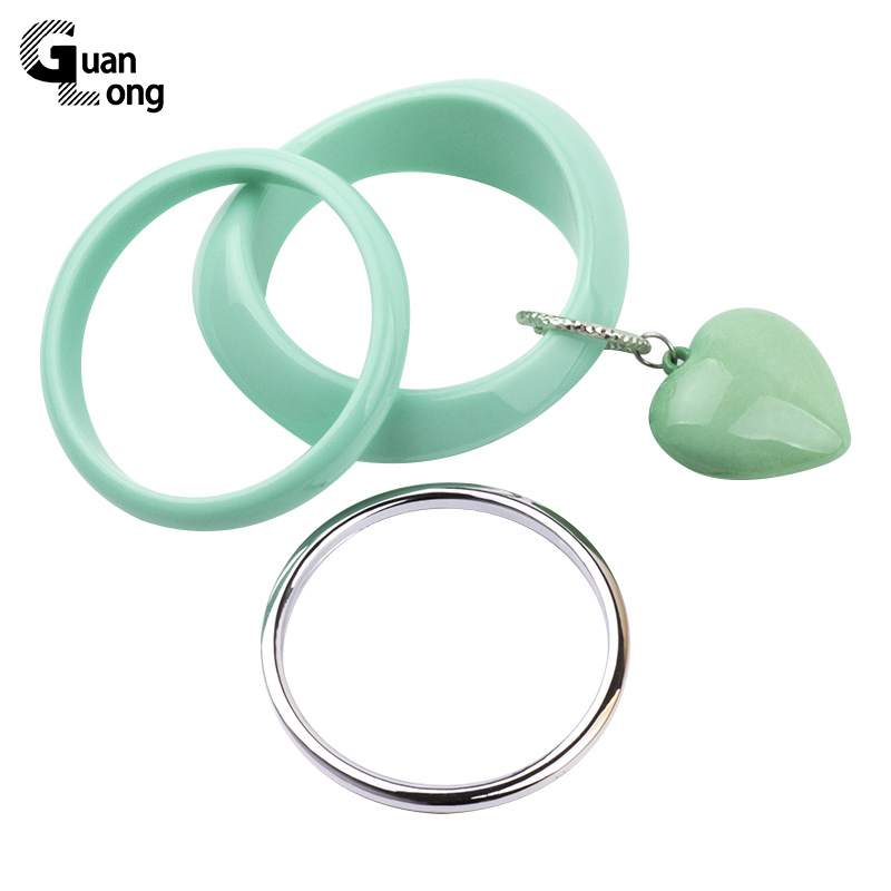 

2020 New Fashion Resin Bangle with Heart Charm 3pcs Set of Bangles Pulseiras Jewelry