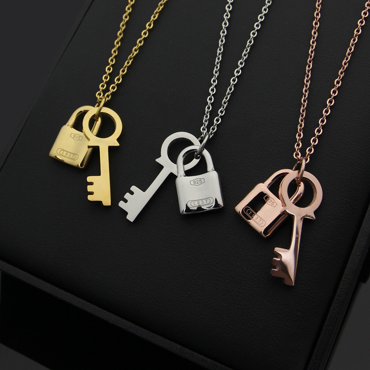 

New Arrive Fashion Lady Titanium steel 18K Plated Gold Necklaces With T Letter Hollow out Lock Key Pendant Earrings 3 Color
