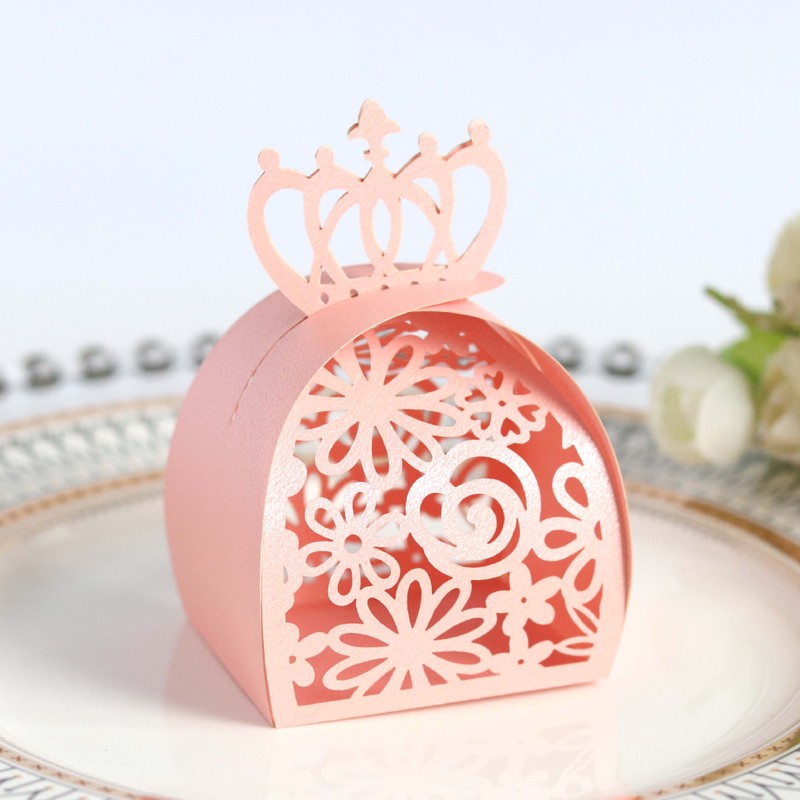 

European roses sweet wedding party favors gift box packaging for Guests Souvenirs valentine's day candy box laser hollow
