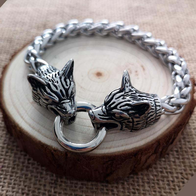 

Exquisite stainless steel Viking double wolf head wolf bracelet exaggerated titanium steel chain bracelet punk jewelry