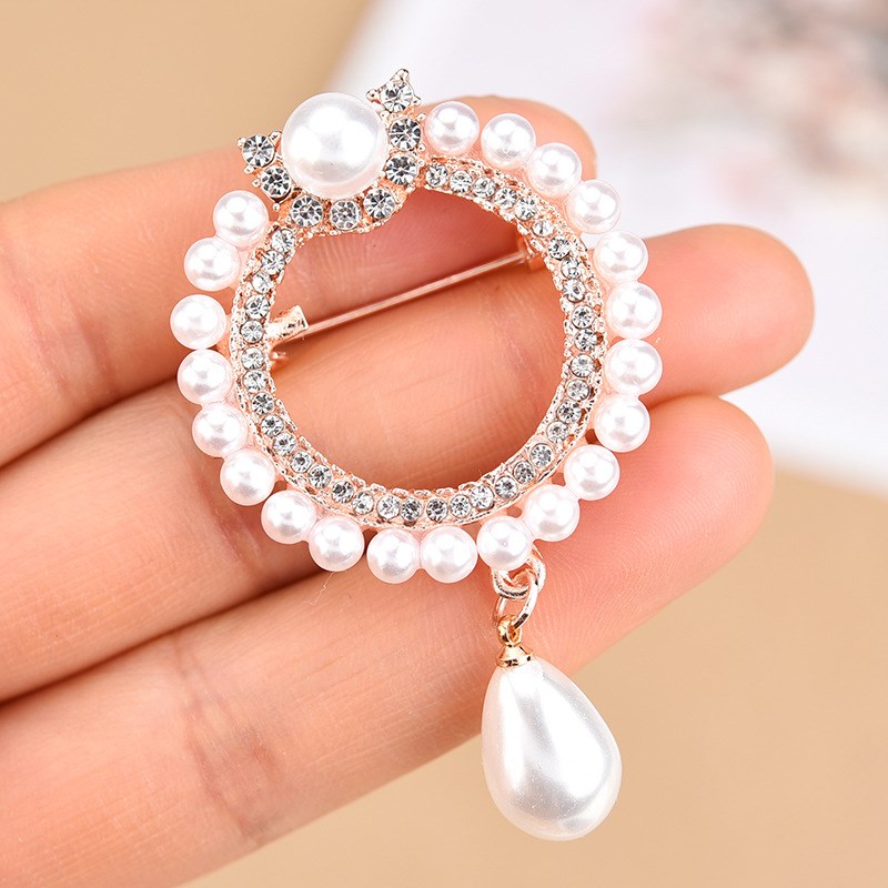 

Fashion Scarf Buckle Anti-Light Alloy High-Grade Korean Super Flash Pearl Brooch Rhinestone Pin Corsage Friends Wedding Gift