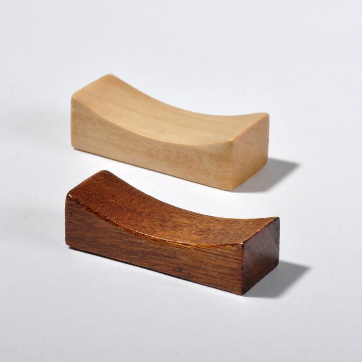 

300pcs Japanese Eco Cooking Utensils Wooden Chopsticks Holder Phoebe Creative Decorative Chopsticks Pillow Care Chopstick Rest SN3341