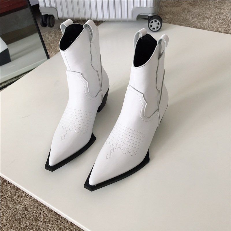 

DEAT] 2020 Autumn New Fashion Casual Solid Color Denim Short Boots Embroidered Pointed Thick Heel Single Shoes Women SF338, Black