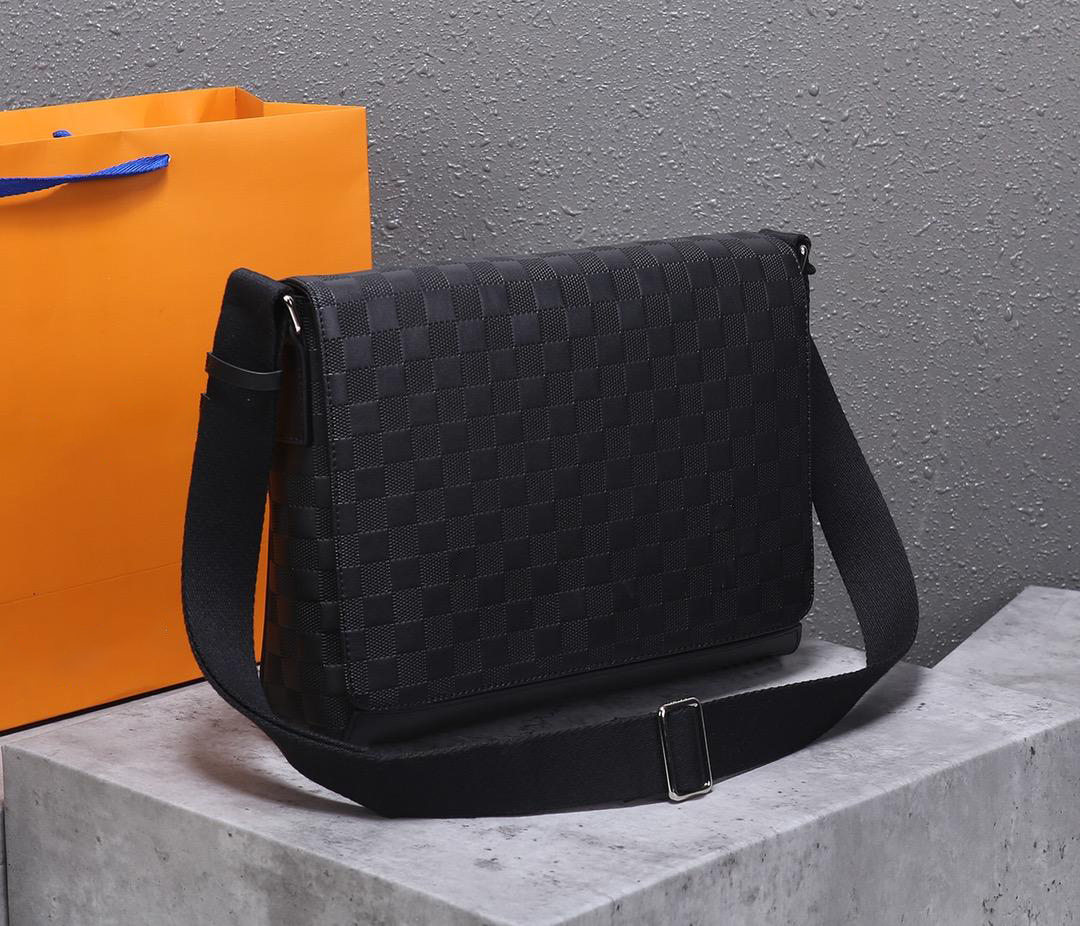 Fashion Medium Postman's Satchel. Soft Leather, Smooth Zipper, Perfect Craftsmanship, Recommended By The Shopkeeper!-image-569797147