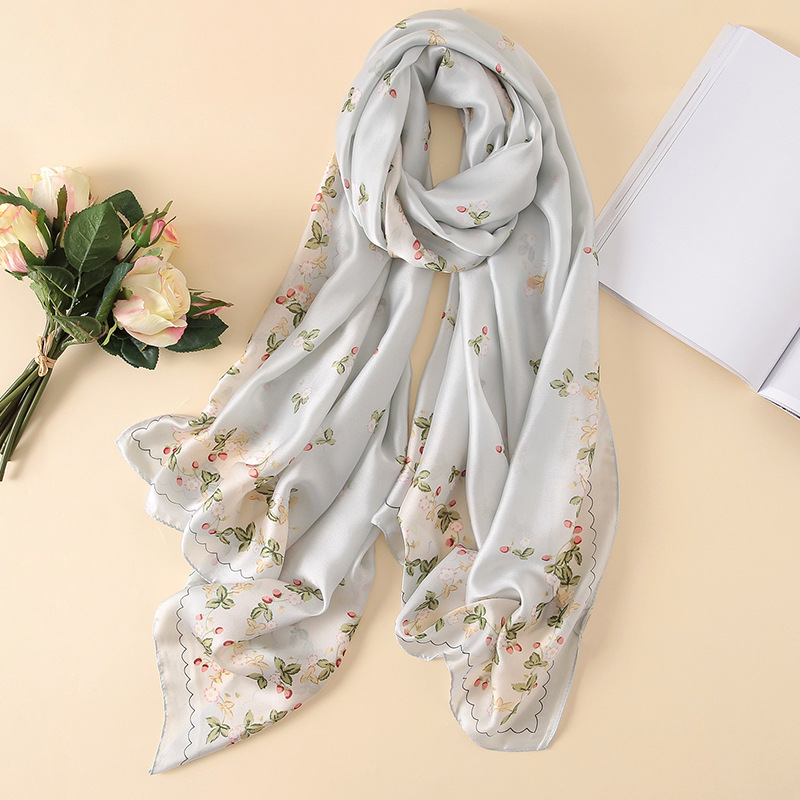 

New silk scarf Korean version of fresh strawberry Pattern shawl wrap elegant lady travel foulard bandana winter scarves