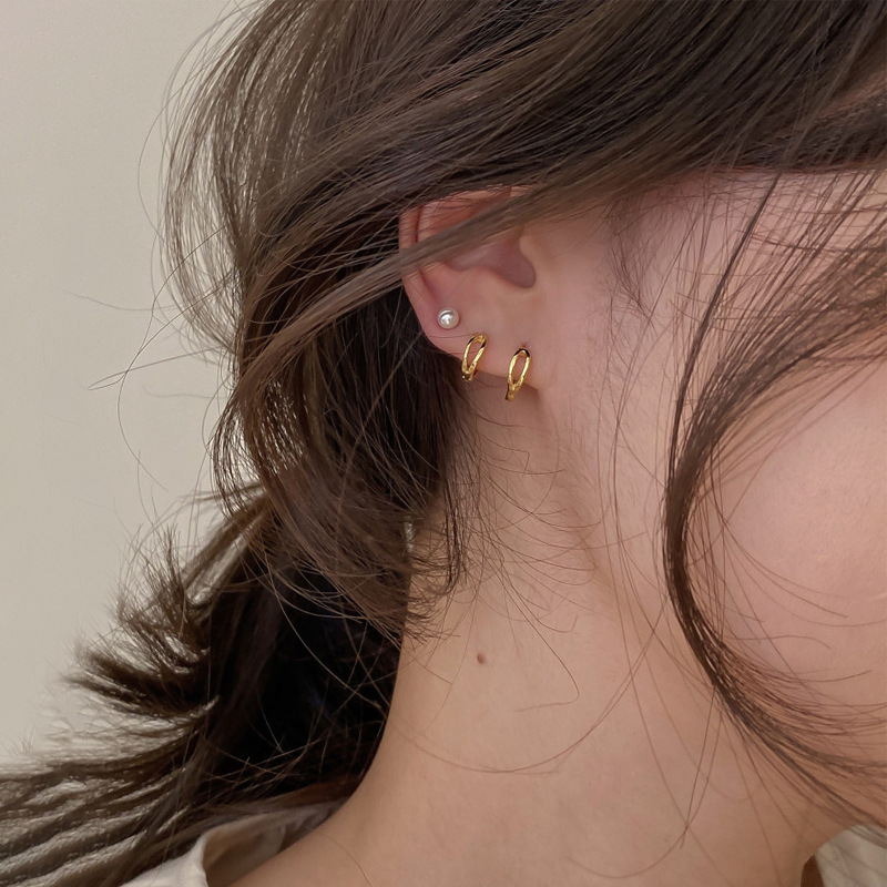 

Korea Fashion Simple Gold Hollow Double Round Small Hoop Earrings For Women Bone Buckle Office Jewelry Gift 2020 Hot Sell