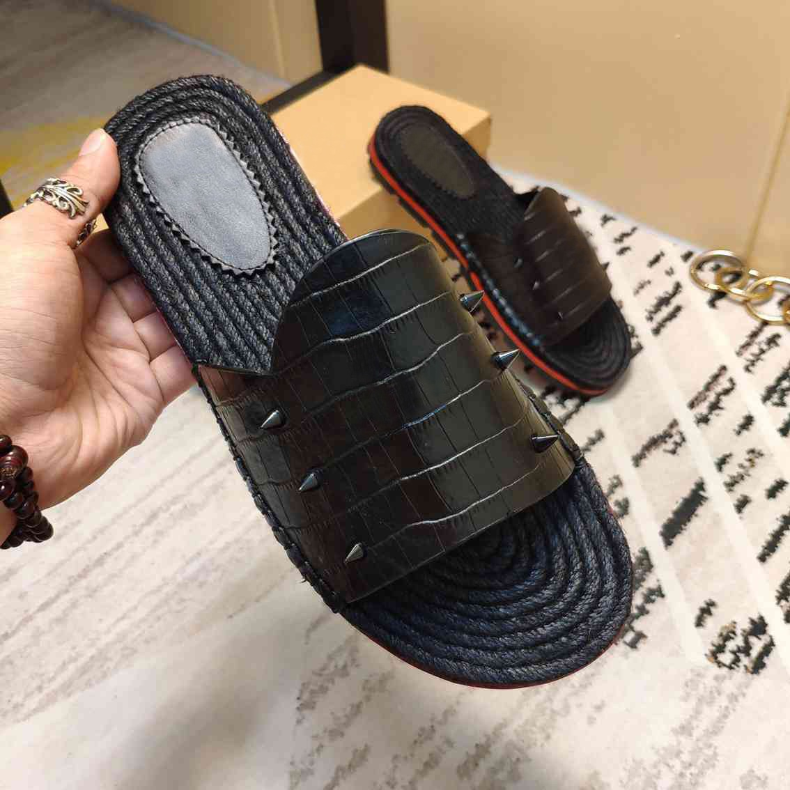 

Men Slippers Red Bottoms Luxury Designer Spikes Ladie Beach Slipper Tide Male Home Slippers Non-slip Leather Mens Casual Shoes with box