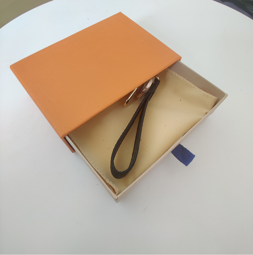 

L Best Selling Fashion Keychain Black Grid Keychain with Bag Pendant Car Keychain Spring Ring Pendant Supply