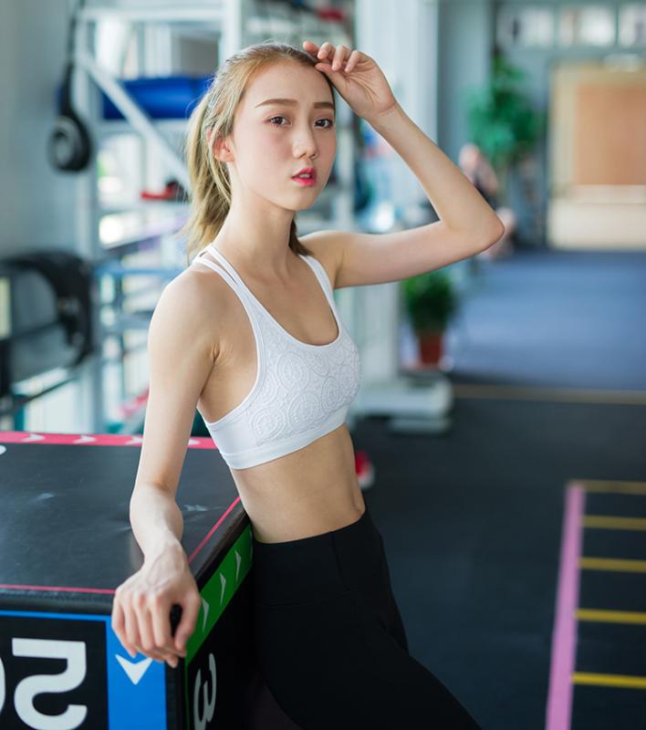 

Free Shipping Women Lace Bra Backless Hollow Out Sports Bra Removable Padded Solid Sleeveless Size S, Same as pic