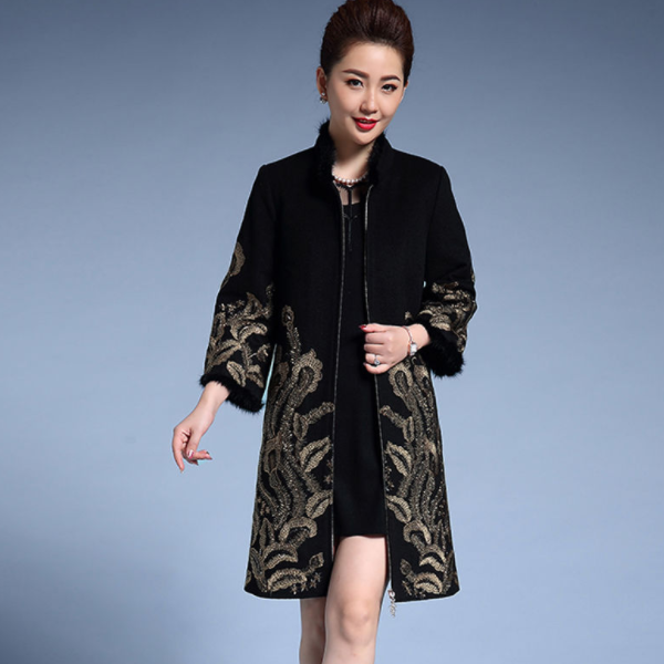 

2020 New Female Woolen Coat Women Ethnic Embroidery Cloak Hot Lining Thicken Warm Stand Collar Long Winter Coat 3XL 4XL DA301, Red
